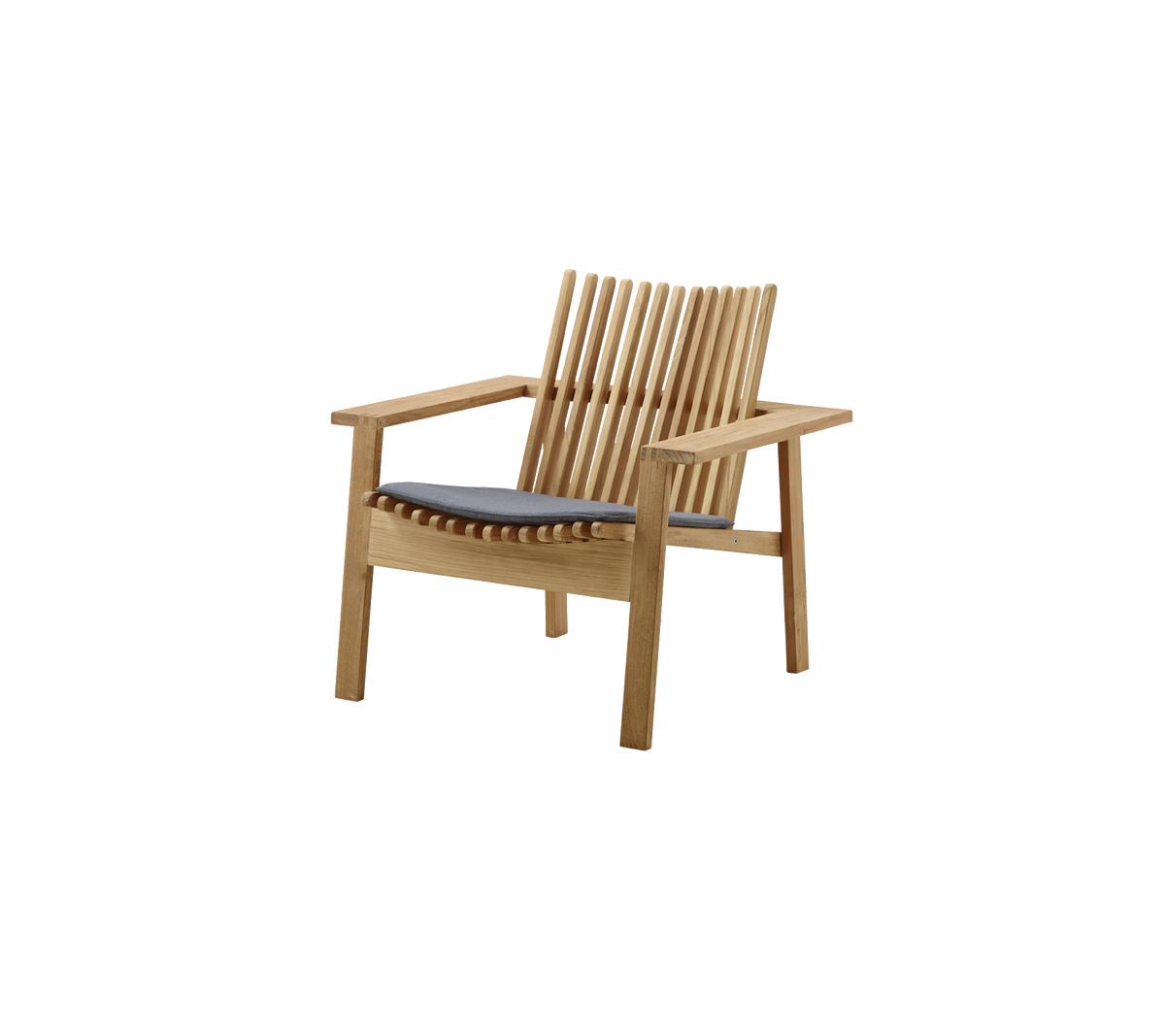 Stylish wooden chair featuring slatted backrest and a cushioned seat, ideal for comfort and aesthetics.