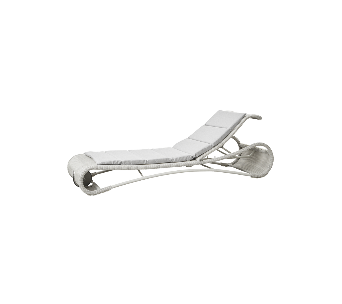 Stylish lounge chair with a sleek design and comfortable cushioning, perfect for relaxation and leisure.